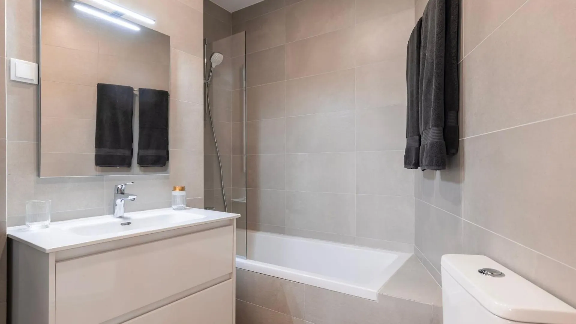 2Bdr Charming Apartment In Graca By Lovelystay Lisbon Portugal