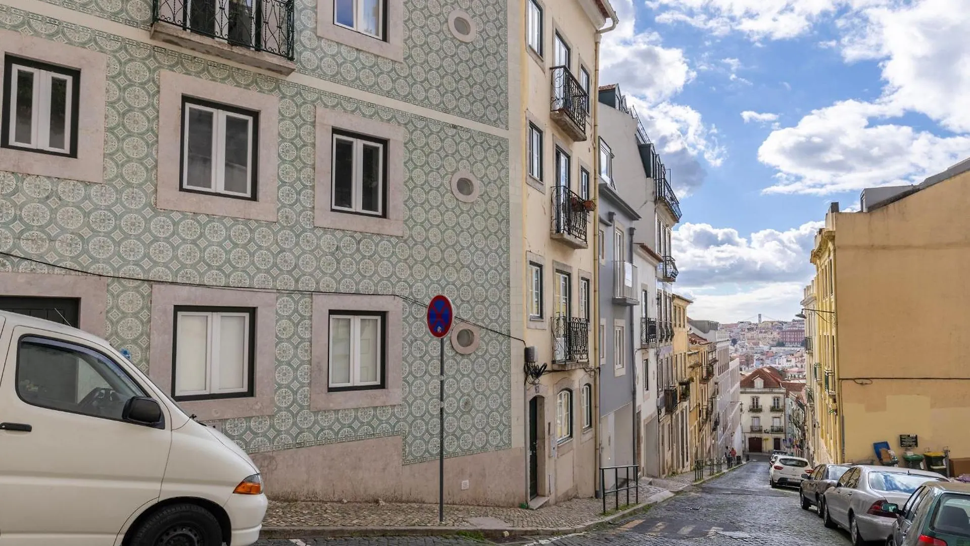 2Bdr Charming Apartment In Graca By Lovelystay Lisbon