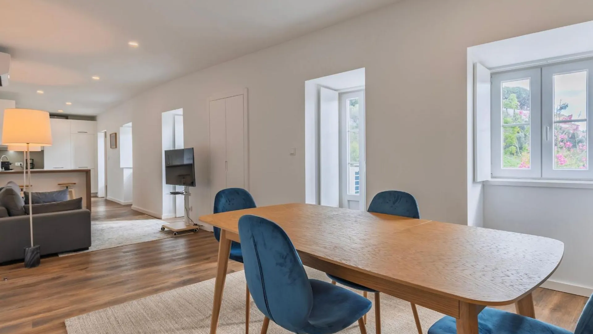 2Bdr Charming Apartment In Graca By Lovelystay Lisbon Portugal