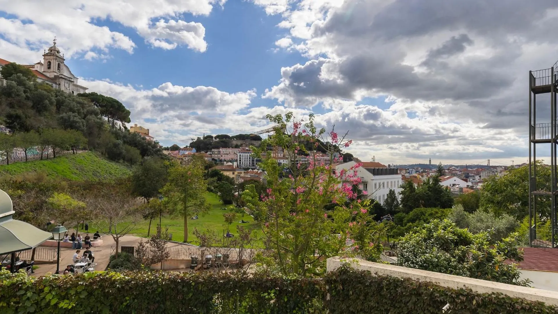 2Bdr Charming Apartment In Graca By Lovelystay Lisbon