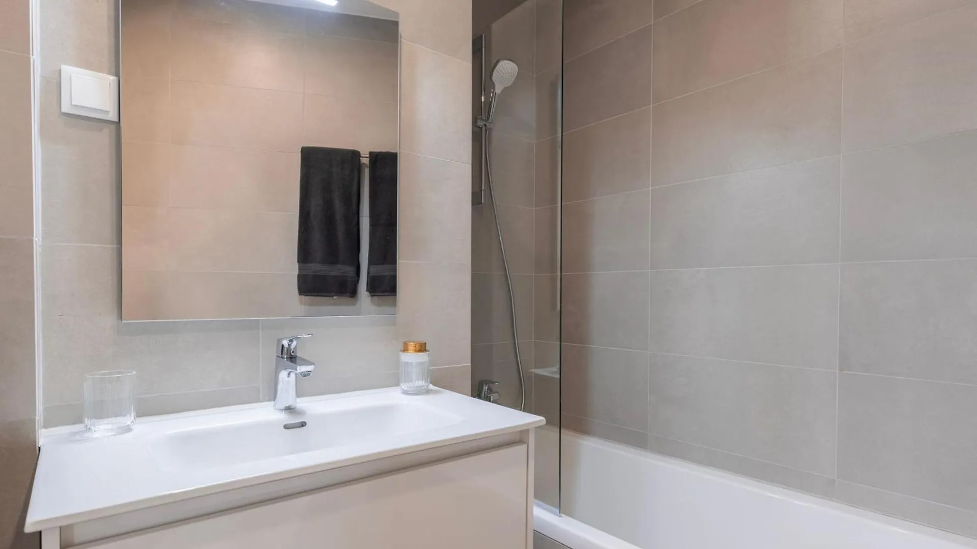 2Bdr Charming Apartment In Graca By Lovelystay Lisbon