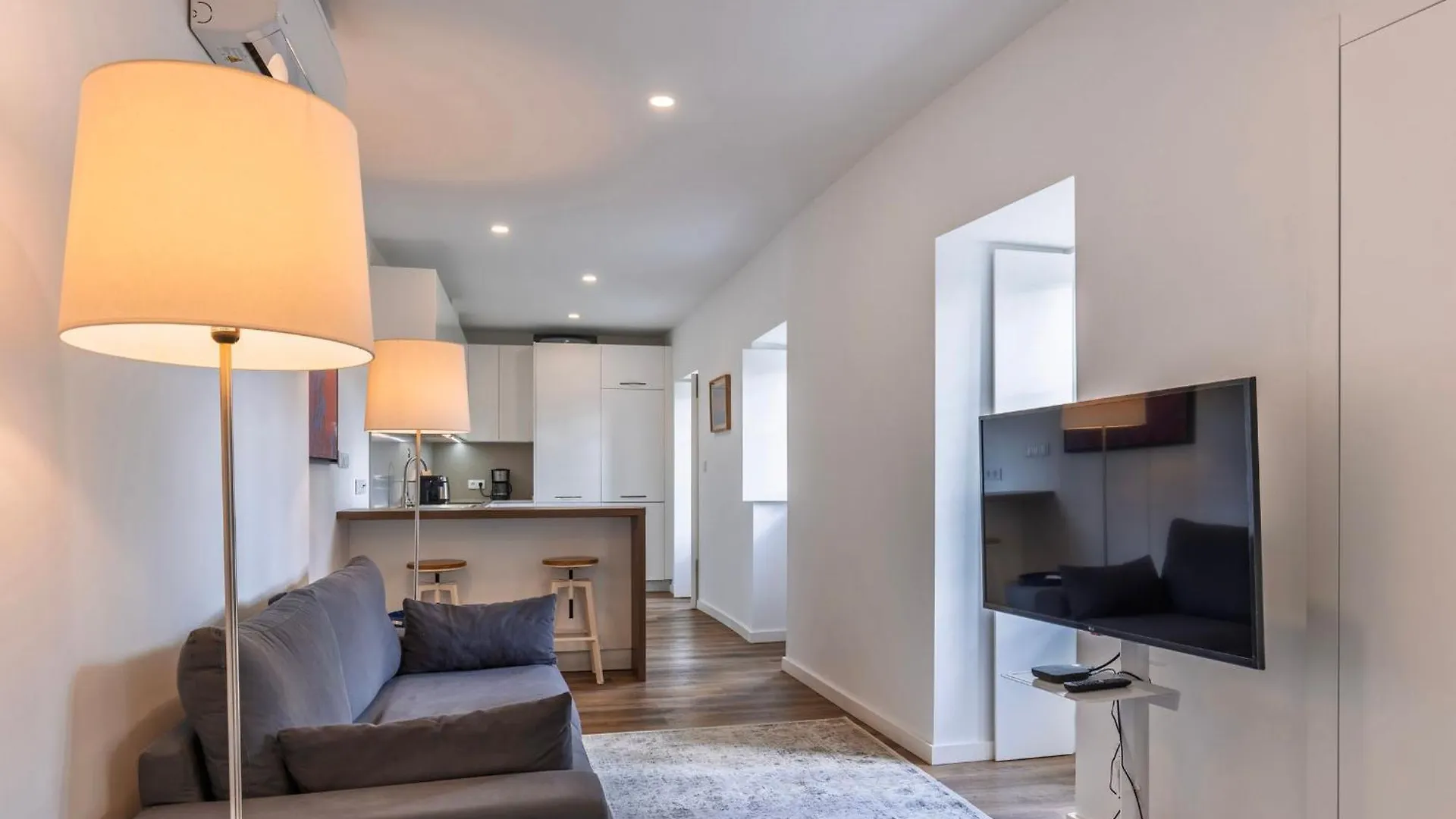 2Bdr Charming Apartment In Graca By Lovelystay Lisbon