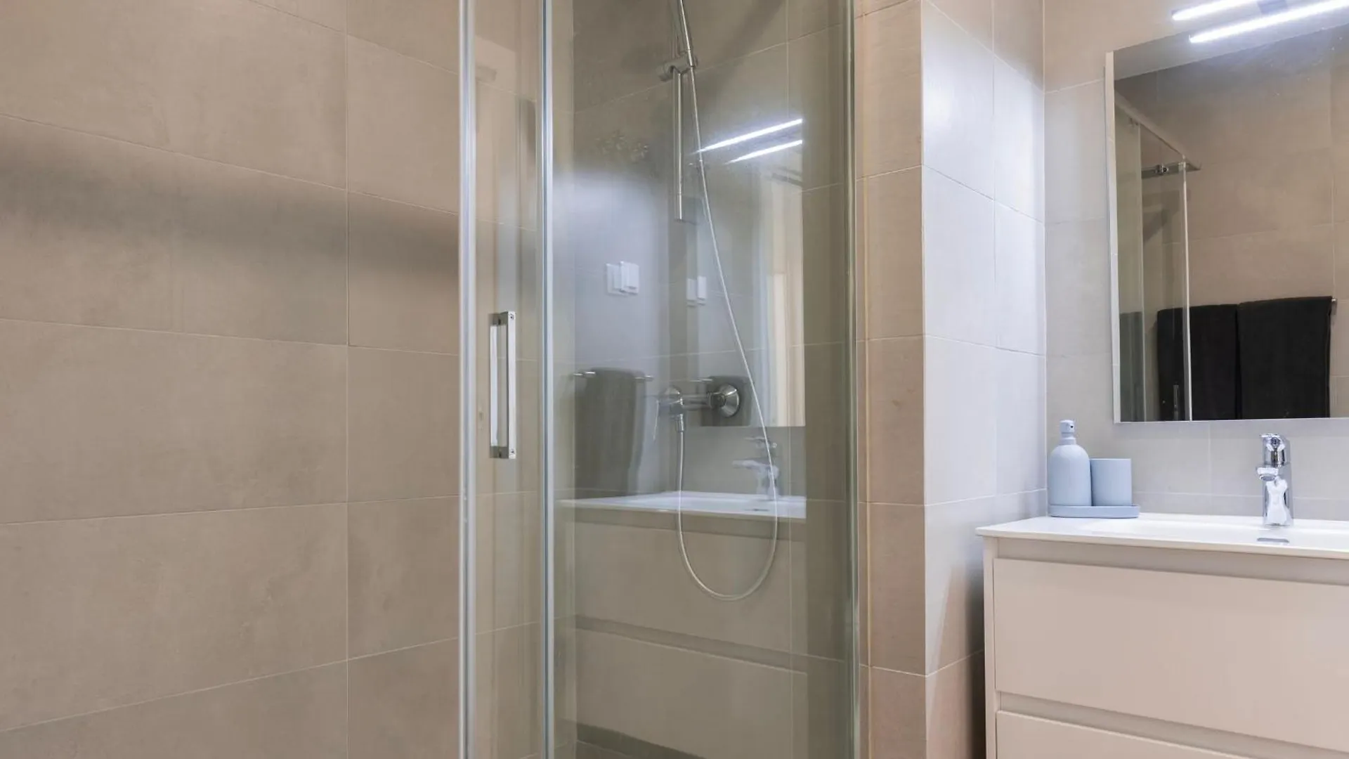 2Bdr Charming Apartment In Graca By Lovelystay Lisbon