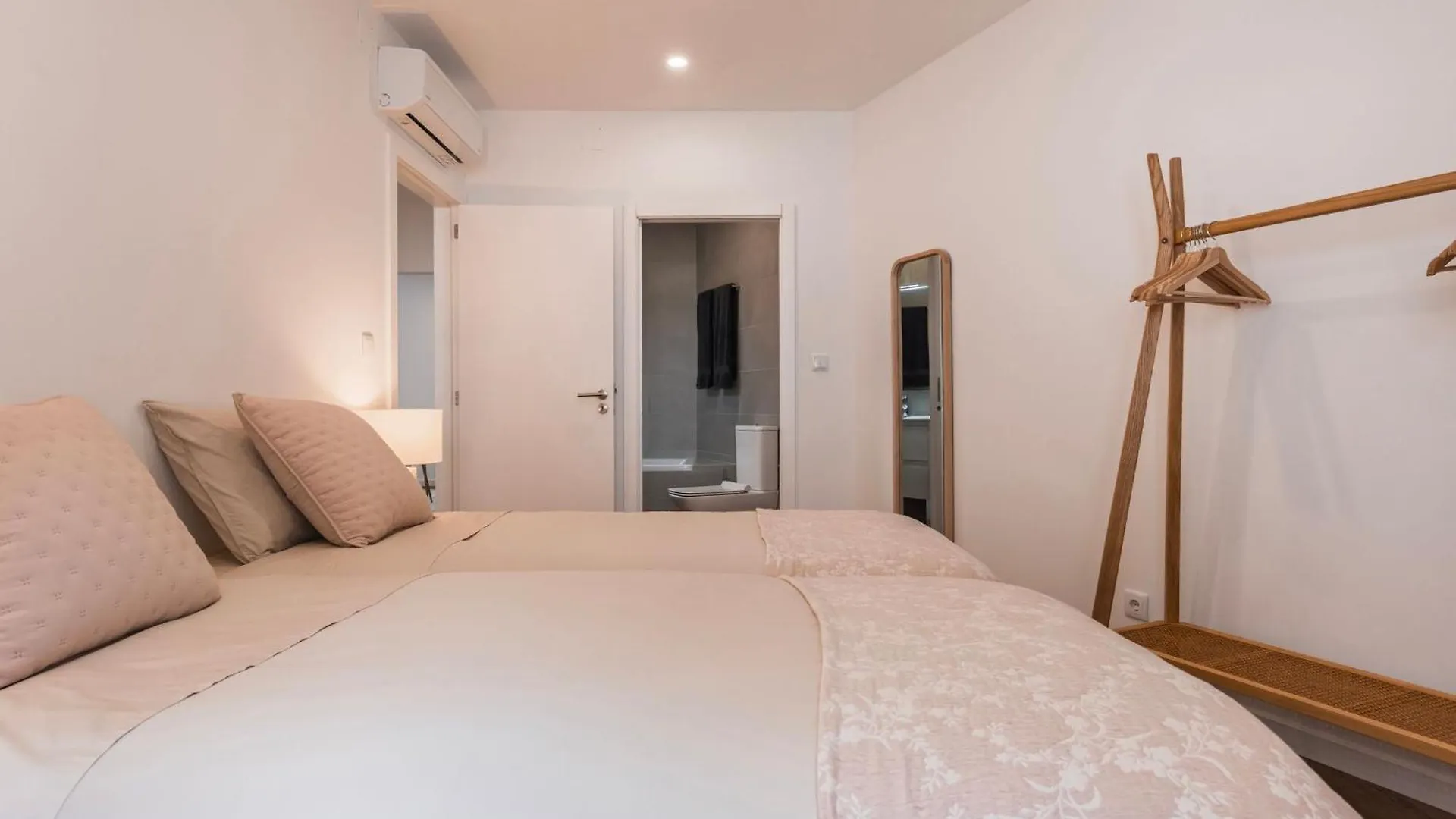 2Bdr Charming Apartment In Graca By Lovelystay Lisbon