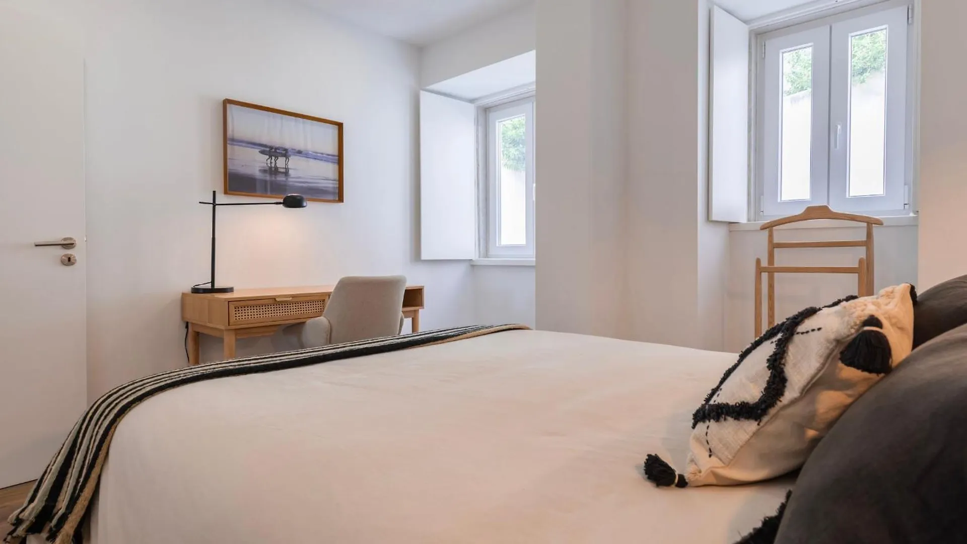 2Bdr Charming Apartment In Graca By Lovelystay Lisbon Portugal