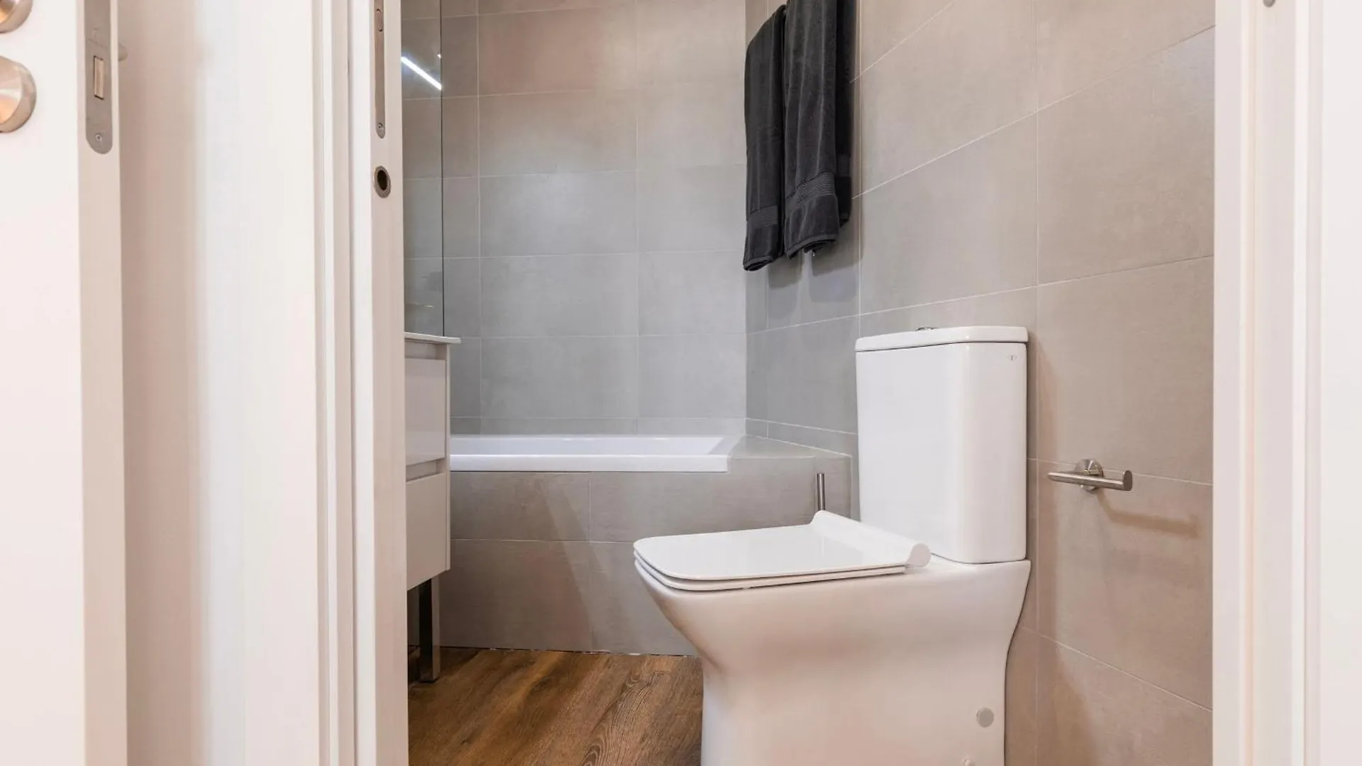 2Bdr Charming Apartment In Graca By Lovelystay Lisbon Portugal