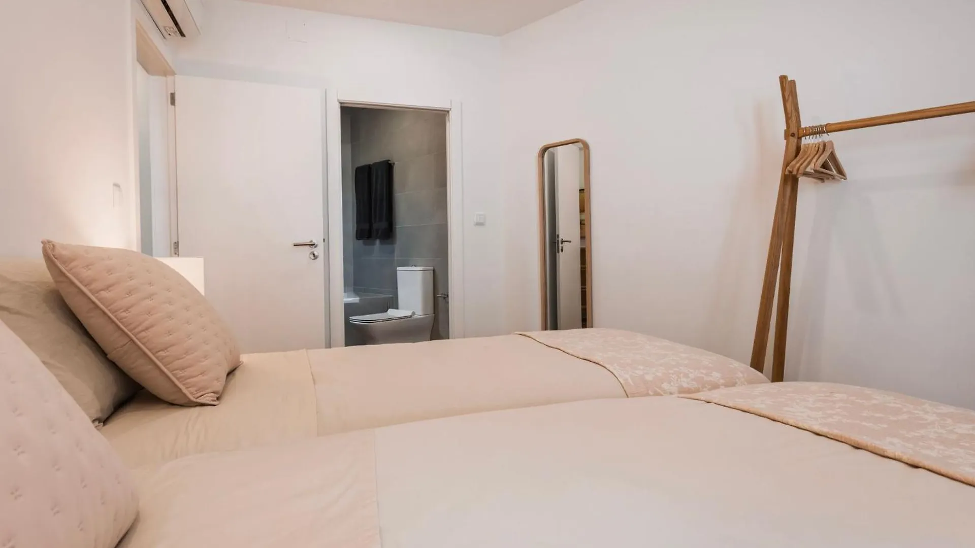 2Bdr Charming Apartment In Graca By Lovelystay Lisbon